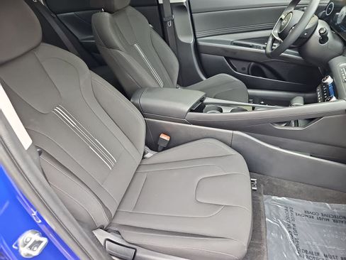 Used 2024 Hyundai Elantra SEL w/ Convenience Package FWD image 18