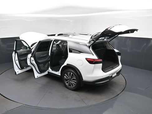 Certified 2026 INFINITI QX60 Luxe w/ Cargo Package FWD image 2