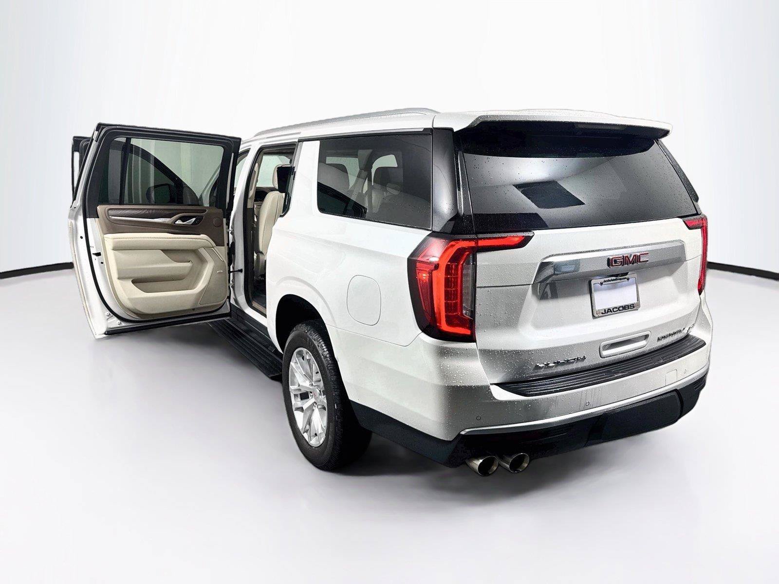 Used 2022 GMC Yukon XL Denali w/ Denali Ultimate Package AWD/4WD image 52