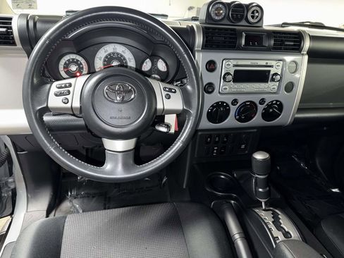 Used 2014 Toyota FJ Cruiser 4WD w/ Upgrade Package image 4