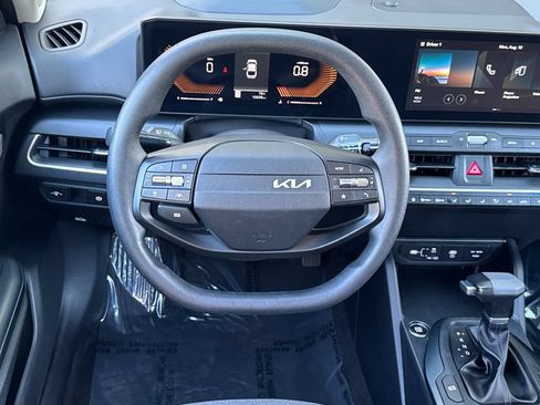 Used 2025 Kia K4 FWD image 17