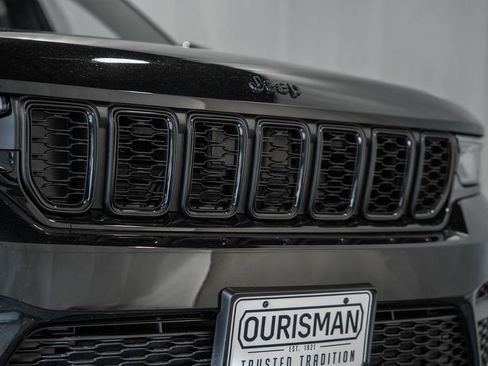 New 2025 Jeep Grand Cherokee Altitude image 11