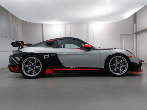 Certified 2025 Porsche 718 Cayman GT4 RS RWD image 8