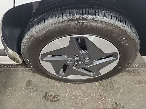 Used 2024 Hyundai Kona SEL image 3