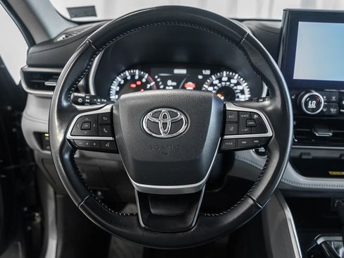 Used 2023 Toyota Highlander XLE FWD image 25