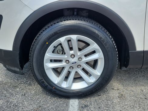 Used 2017 Ford Explorer XLT FWD image 5