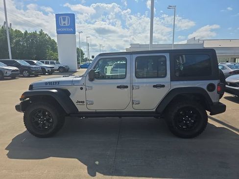 Used 2020 Jeep Wrangler Unlimited Sport AWD/4WD image 2