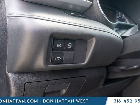 Used 2023 Toyota Highlander XLE FWD image 17