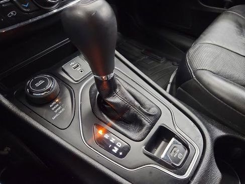 Used 2021 Jeep Cherokee Latitude Lux w/ Comfort/Convenience Group image 31