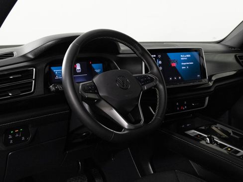 Used 2025 Volkswagen Atlas Cross Sport SE image 4