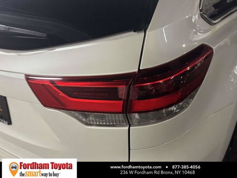 Used 2019 Toyota Highlander XLE AWD/4WD image 10