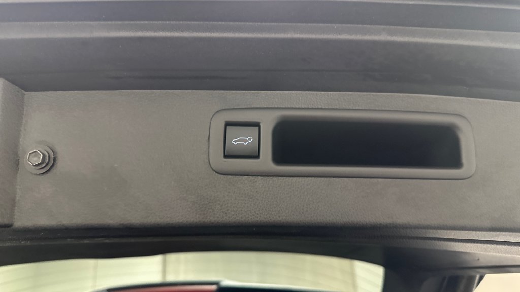 Used 2022 Toyota Highlander XLE AWD/4WD image 26