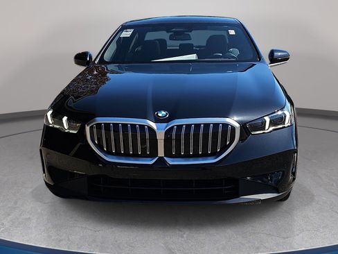 New 2026 BMW 530i xDrive w/ Premium Package AWD/4WD image 2