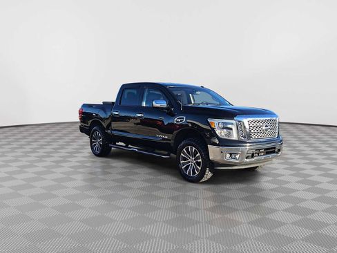 Used 2017 Nissan Titan SL image 2