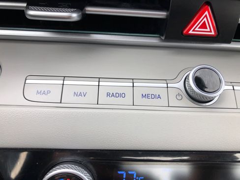 Certified 2024 Hyundai Elantra Limited image 15