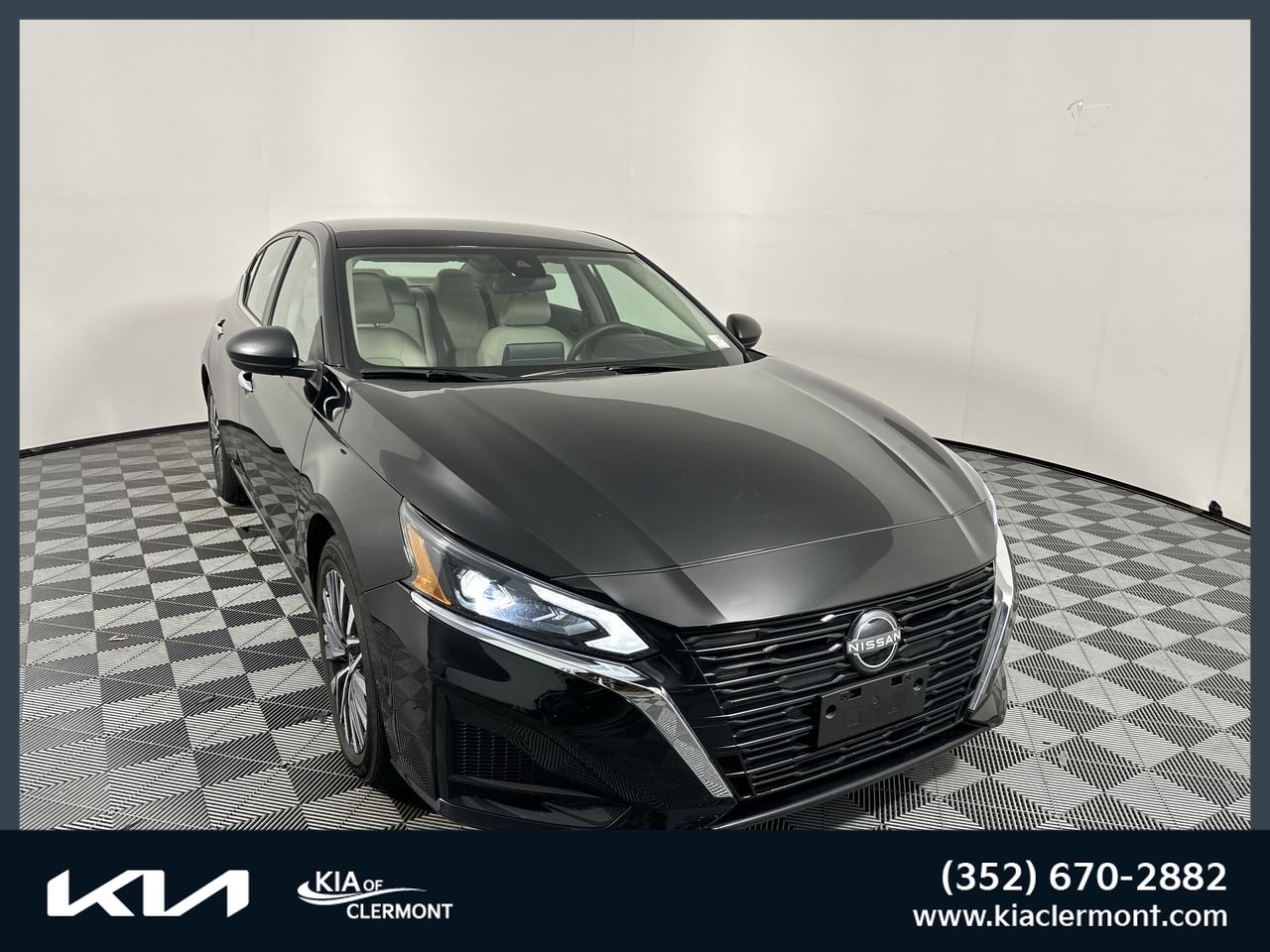 Used 2025 Nissan Altima 2.5 SV FWD image 1