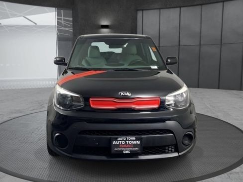 Used 2017 Kia Soul FWD image 2