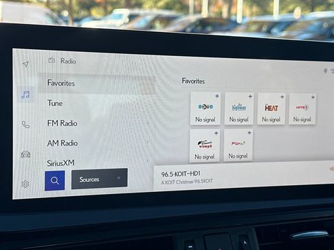 Certified 2025 Lexus ES 300h w/ Premium Package image 23