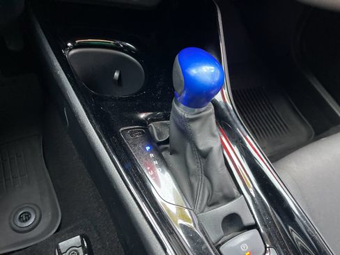 Used 2022 Toyota C-HR XLE FWD image 23