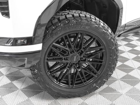 Used 2025 Lexus GX 550 w/ Accessory Package (Z1) image 36