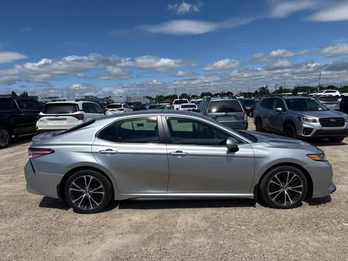 Used 2020 Toyota Camry SE w/ Convenience Package FWD image 9