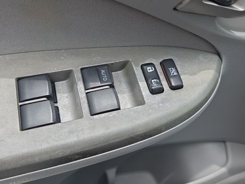 Used 2013 Toyota Corolla LE FWD image 31
