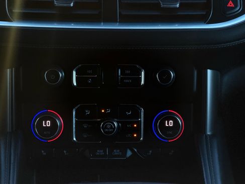 Used 2021 Chevrolet Tahoe Z71 image 19