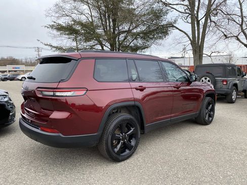 Certified 2025 Jeep Grand Cherokee L Laredo image 3