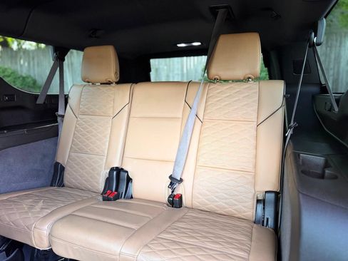 Used 2024 Cadillac Escalade ESV Premium Luxury AWD/4WD image 23