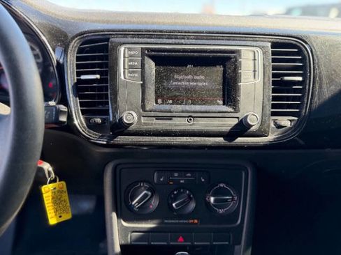 Used 2017 Volkswagen Beetle 1.8T FWD image 12