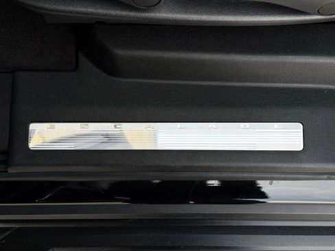 Used 2023 Cadillac Escalade ESV Sport image 21