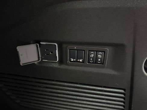 Certified 2024 Chevrolet Suburban High Country image 15