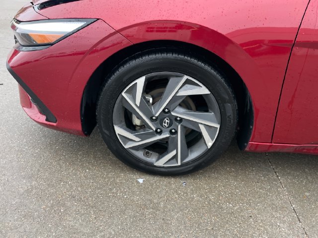 Used 2025 Hyundai Elantra SEL FWD image 29