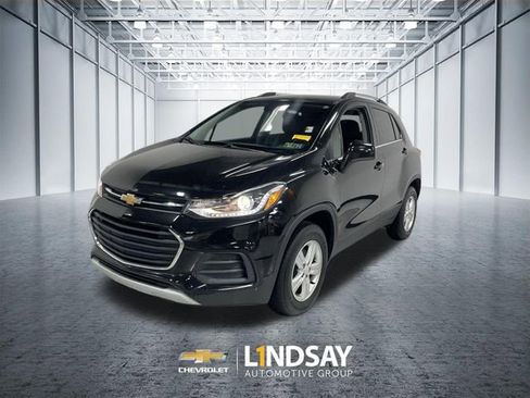 Used 2020 Chevrolet Trax LT w/ LT Convenience Package image 1