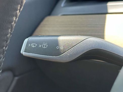Used 2021 Tesla Model Y Long Range AWD/4WD image 25