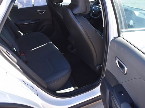 Used 2025 Kia K4 LXS image 15