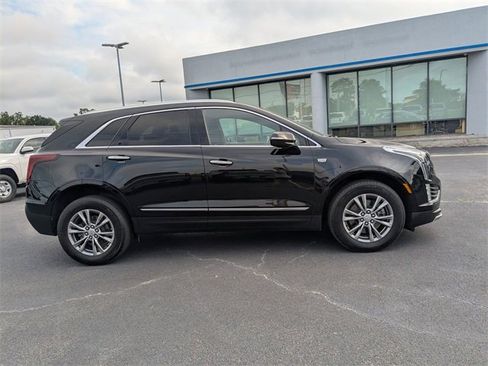 Used 2021 Cadillac XT5 Premium Luxury image 3