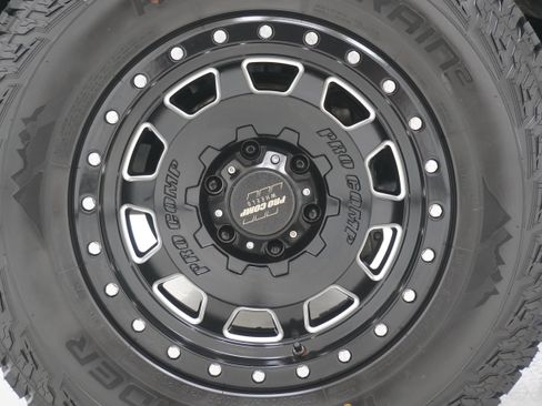 Used 2018 Toyota Tacoma TRD Sport w/ Technology Package AWD/4WD image 23