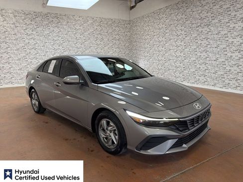 Used 2024 Hyundai Elantra SE image 1