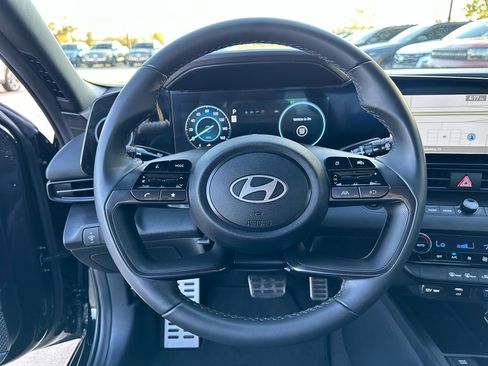 Used 2025 Hyundai Elantra SEL image 14