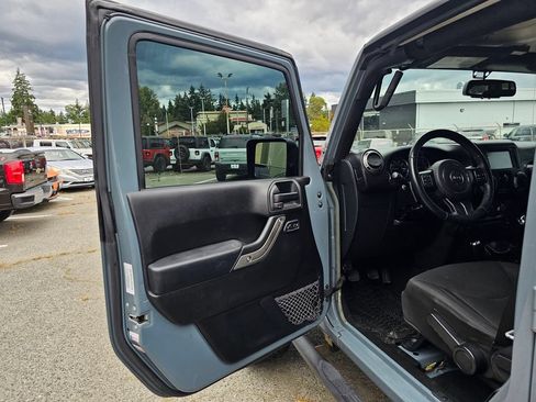 Used 2015 Jeep Wrangler Unlimited Sport w/ Quick Order Package 23S AWD/4WD image 18