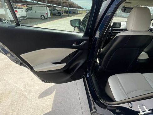 Used 2018 MAZDA MAZDA3 Grand Touring image 31