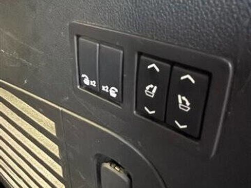 Used 2018 GMC Yukon Denali w/ Open Road Package image 13