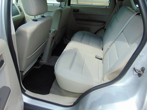 Used 2011 Ford Escape XLT AWD/4WD image 3
