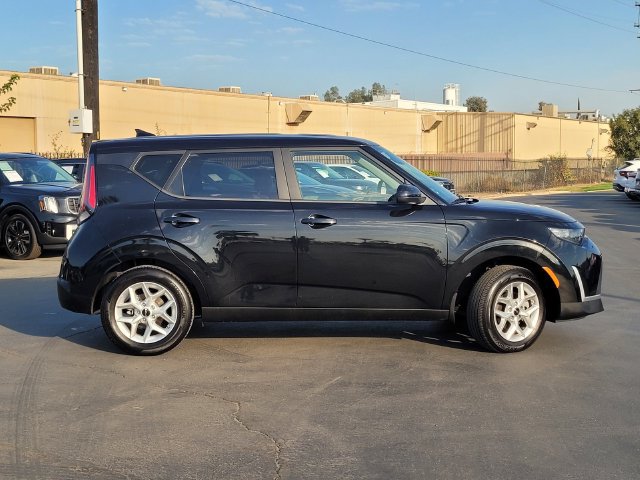 Used 2025 Kia Soul LX w/ LX Technology Package FWD image 4