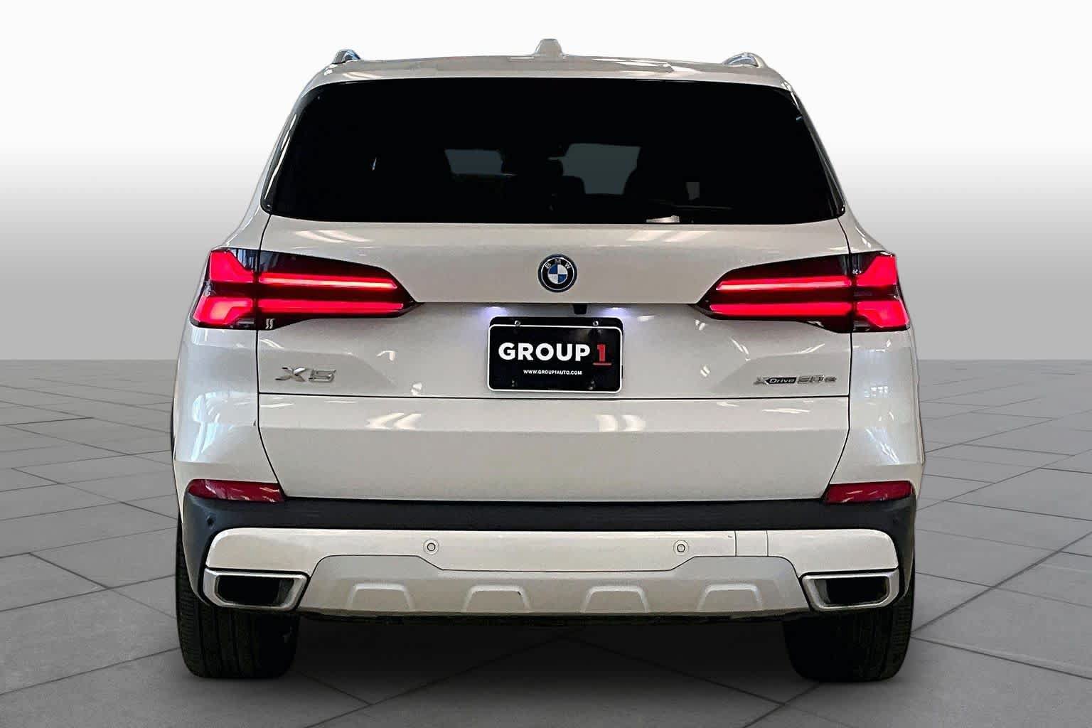 Used 2025 BMW X5 xDrive50e AWD/4WD image 4