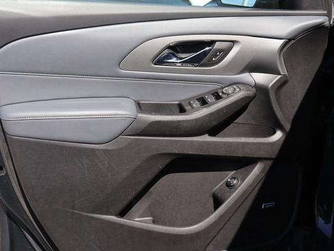 Used 2018 Chevrolet Traverse LT image 7
