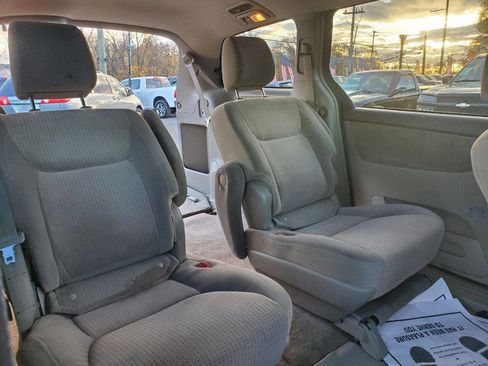 Used 2009 Toyota Sienna LE image 12