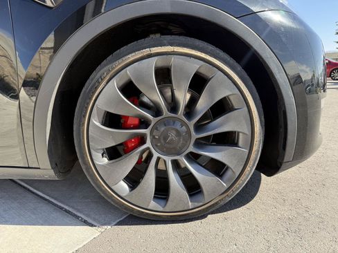 Used 2023 Tesla Model Y Performance AWD/4WD image 10