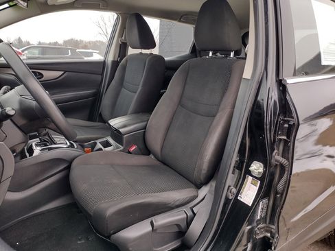 Used 2020 Nissan Rogue Sport S image 2